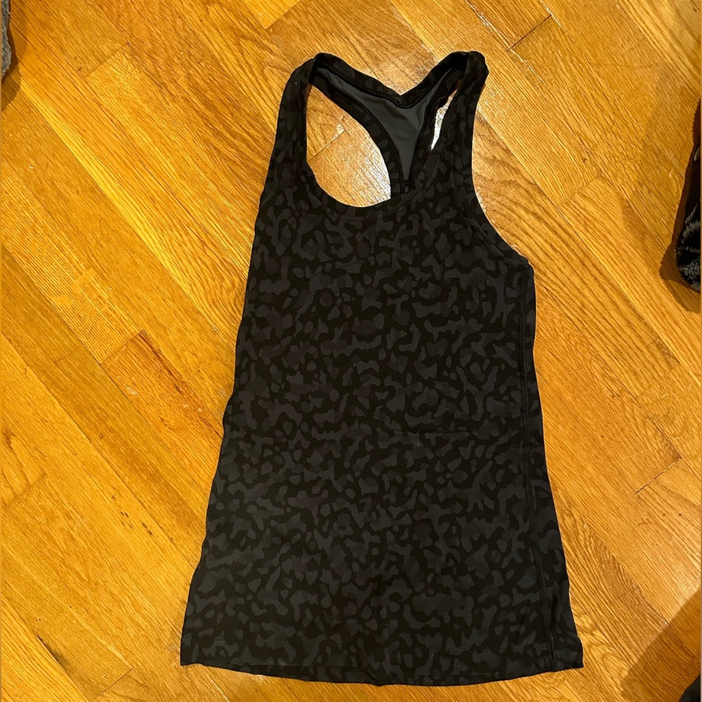 Lululemon nulu tank size 4